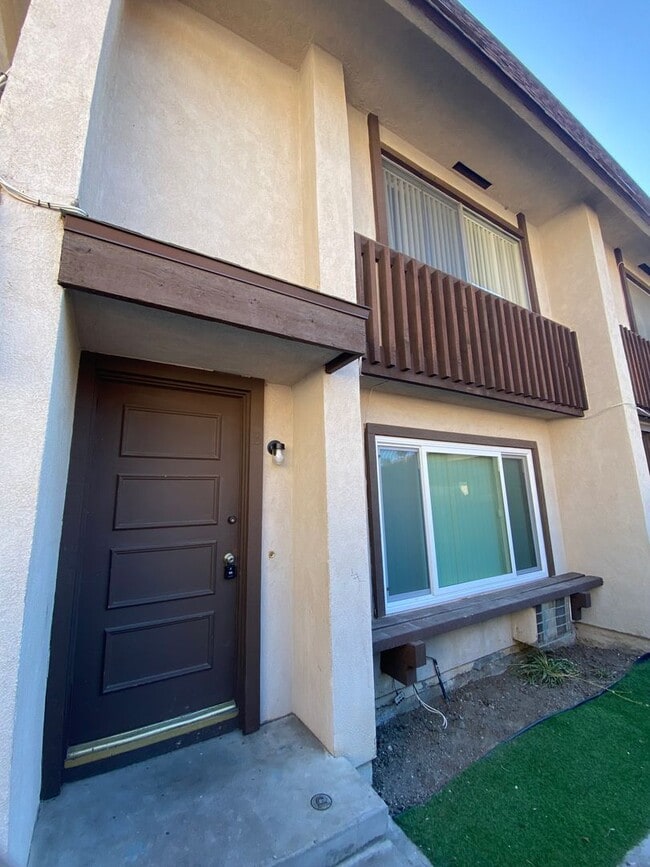 Building Photo - 2 story 2 bed, 1 1/2 bath Monticello Condo