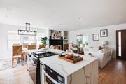 Photo - 14322 Collins St