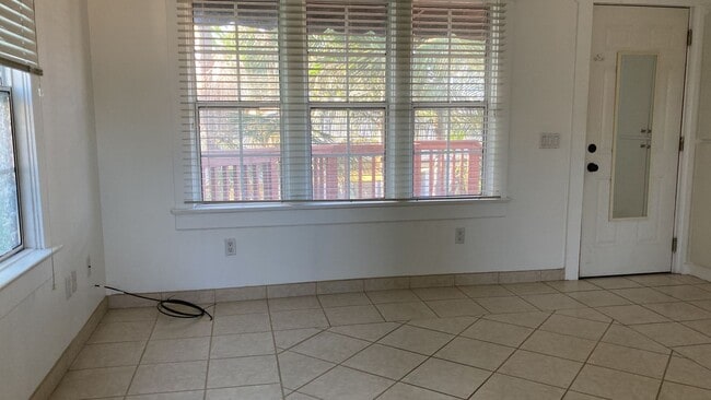 Building Photo - 820 Unit 822