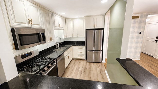 Building Photo - 5255 Bellingham Ave Unit 109