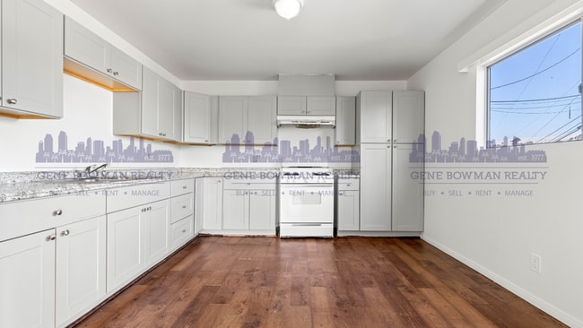 Building Photo - 108 Laurel Ave