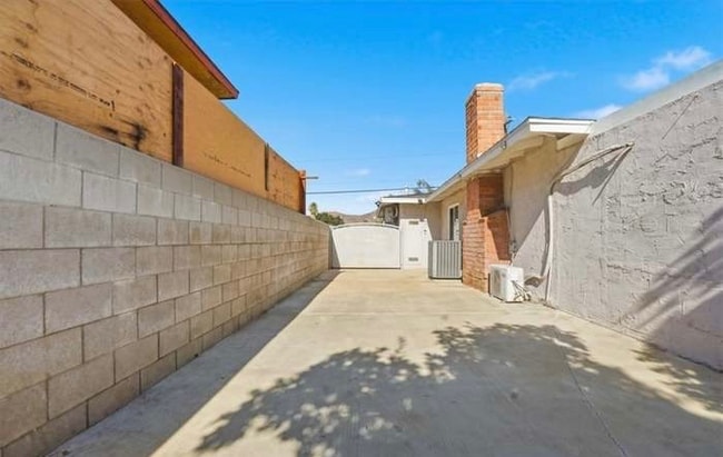 Photo - 10380 Hole Ave