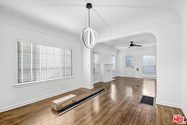 Photo - 1357 Cloverdale Ave