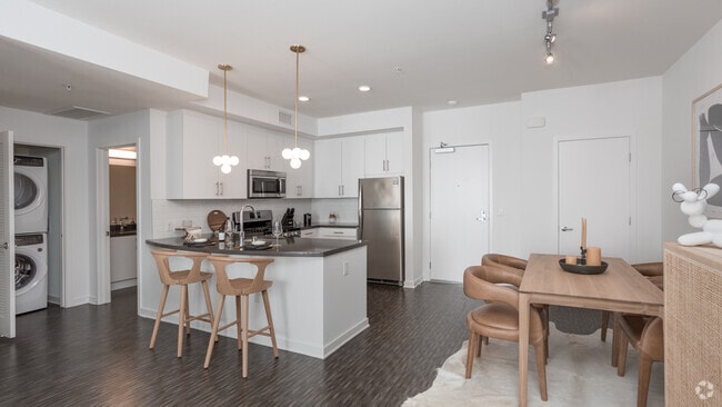 2BR, 2BA - 1070 SF - Be DTLA