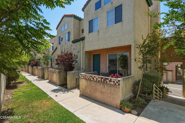 Building Photo - 13901 Olive View Ln