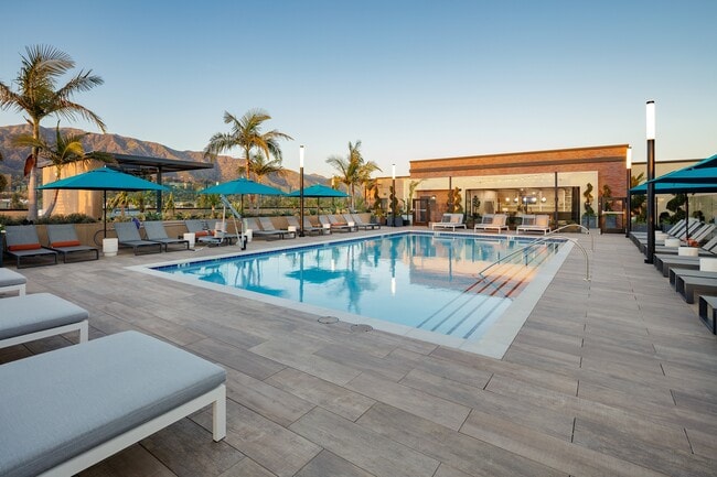 Photo - Esperanza at Duarte Station