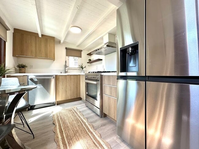 Photo - 3259 Rowena Ave