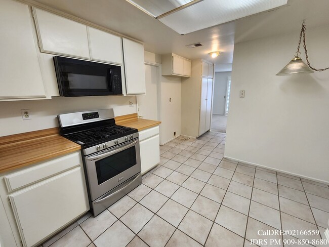 Photo - 124 E Colorado Blvd