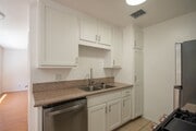 Photo - 5617 Woodman Ave Unit 102