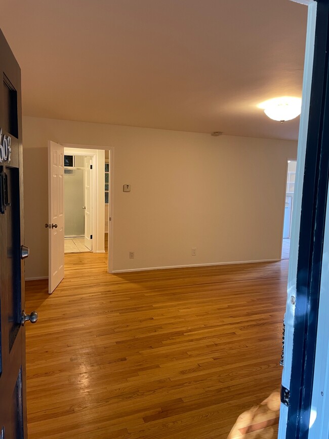 Living Room - Looking toward bathroom and bedroom - 1956-1960 S Beverly Glen Blvd