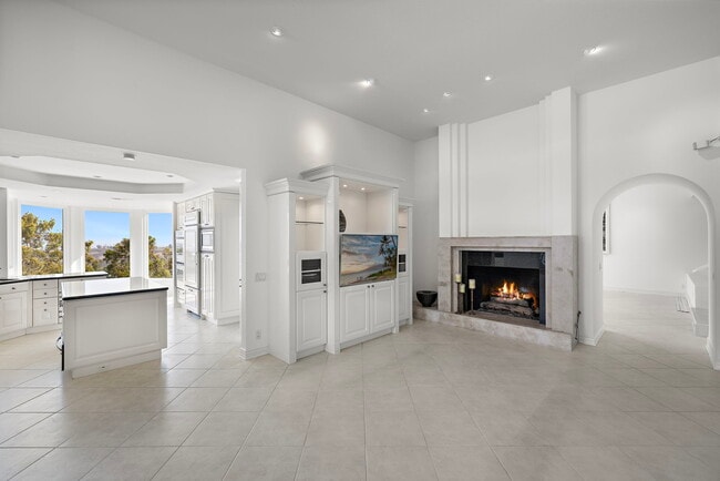 Photo - 31 St Tropez Condo