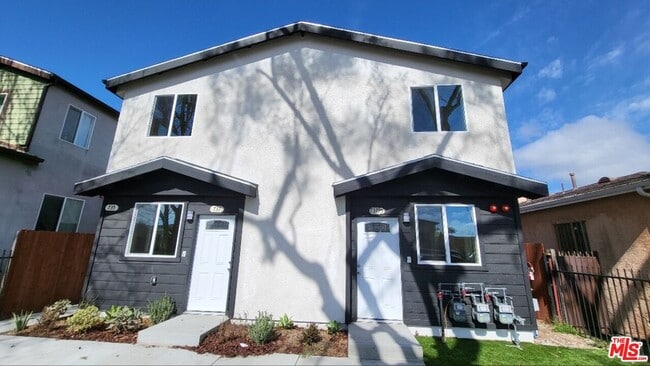 Building Photo - 735 E 82nd St Unit 735