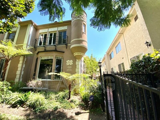 1250 1/2 N Flores St. - 1250 1/2 N Flores St. House