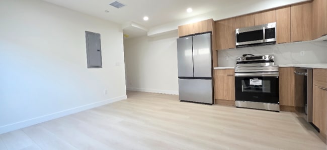 Photo - 1330 Tamarind Ave