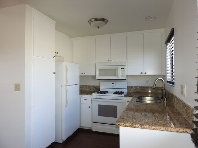 Photo - 2108garn Unit C