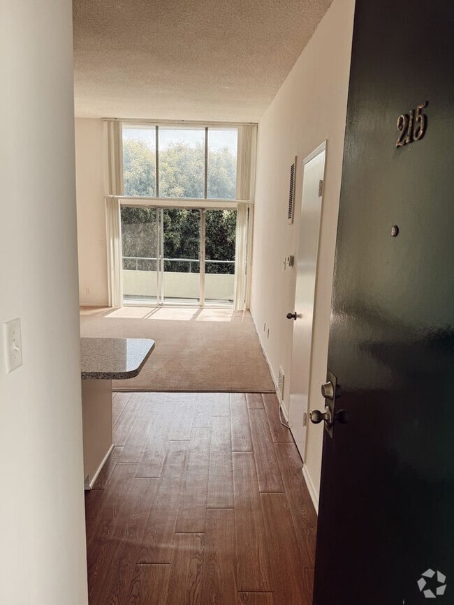 Building Photo - 1353 S. Carmelina Ave (UDA08) Rental