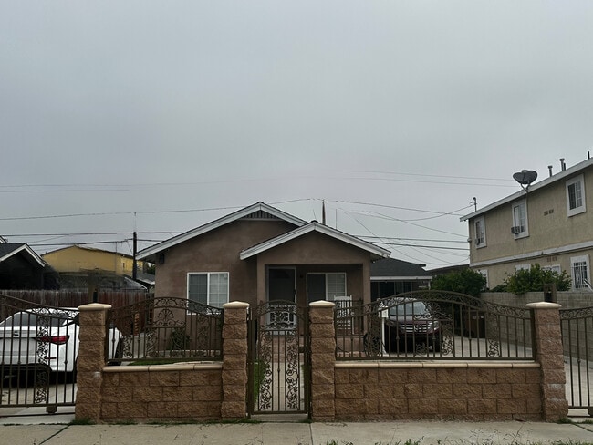 Photo - 1313 W 96th St House