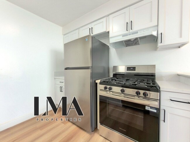 Photo - 8208 Romaine St Unit 1a