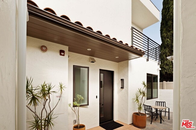 Building Photo - 2325 27th St