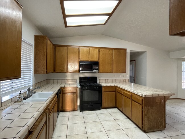 Photo - 14625 Live Oak St