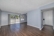 1BR, 1BA - 733SF - Living Room - Stillmore Apartments