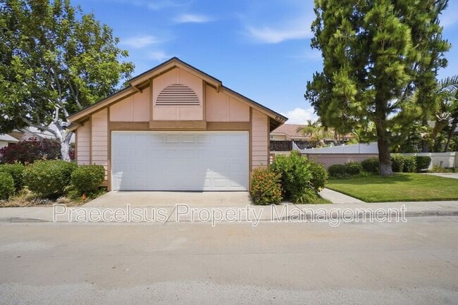Building Photo - 631 Hampshire Ln
