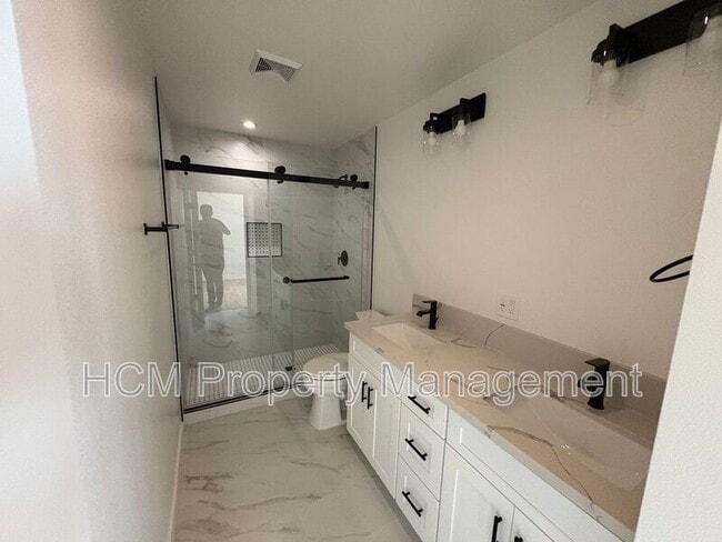 Photo - 856–858 W 47th St Unit #856A