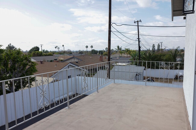 Photo - 4615 Lakeview Ave Unit 4615