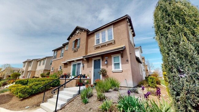 Building Photo - Beautiful 3 bedroom in Eastvale!
