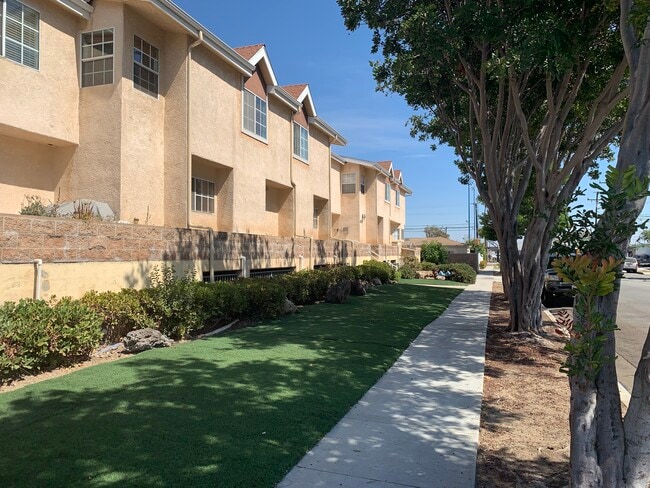 Building Photo - 4315 W 145th St Unit 03