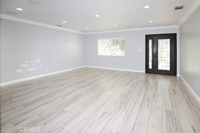 Photo - 7400 Blewett Ave