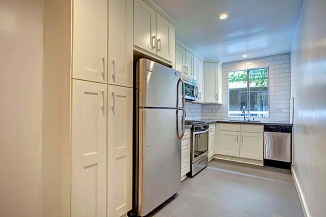 Photo - 1623 N Formosa Ave Apartment Unit 9