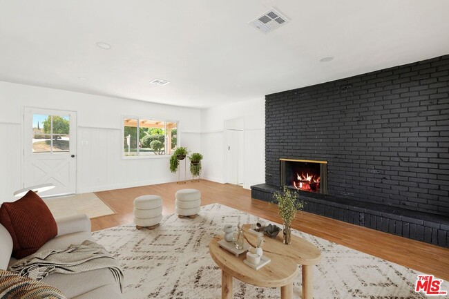 Photo - 22717 Miranda St