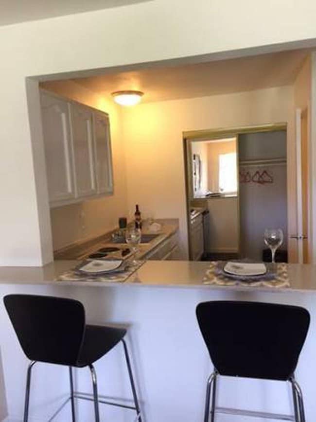 Photo - Ambassador Inn Apartments