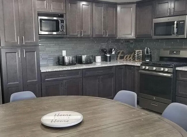 Photo - 9861 Pacific Ave