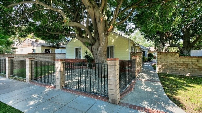 Front - 202 N Florence St Unit 202 Rental