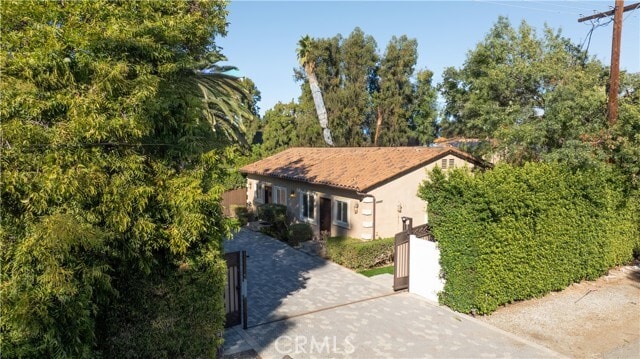 Building Photo - 19617 Oxnard St