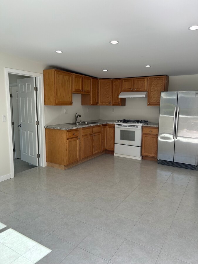 Kitchen - 1015 W 17th St Townhome
