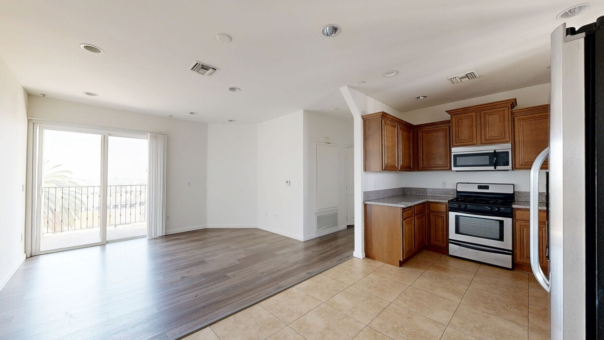 3D Tour - 442 S Lake St