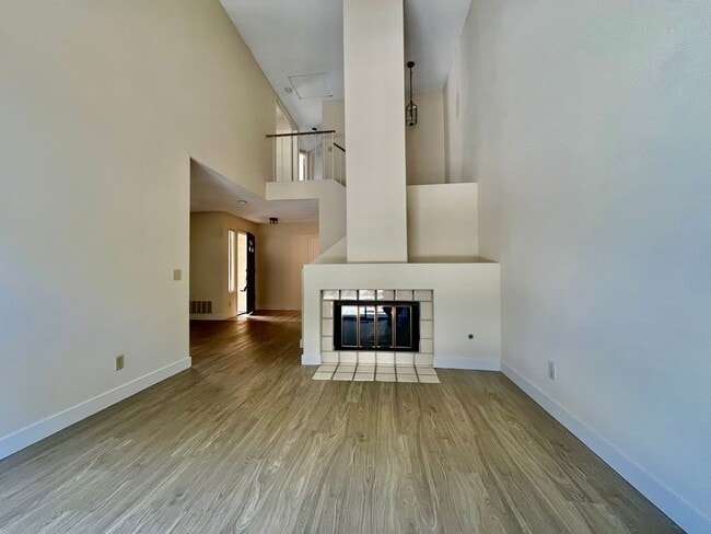 Photo - r12584 Unit 1