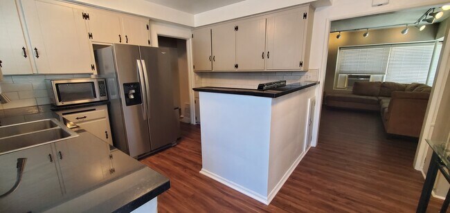 Photo - 5313 Radford Ave Unit 5313