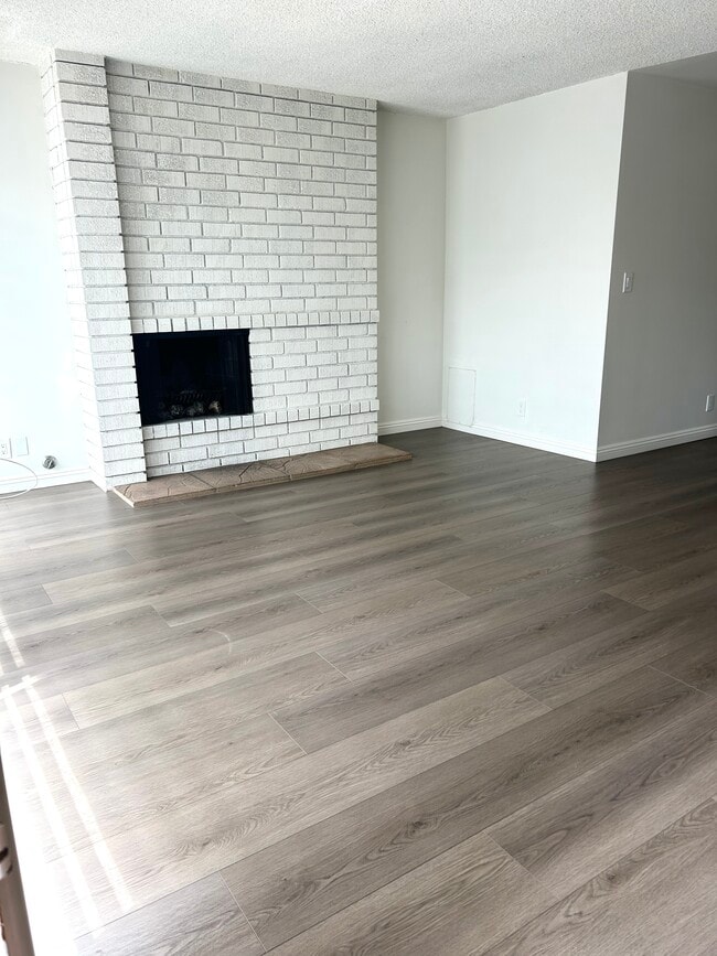 Building Photo - 794 N Shattuck Pl Unit 794