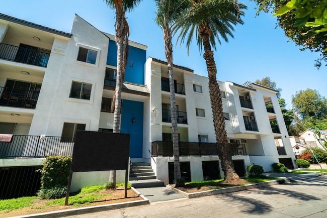 Building Photo - 2039 North Las Palmas Ave Rental