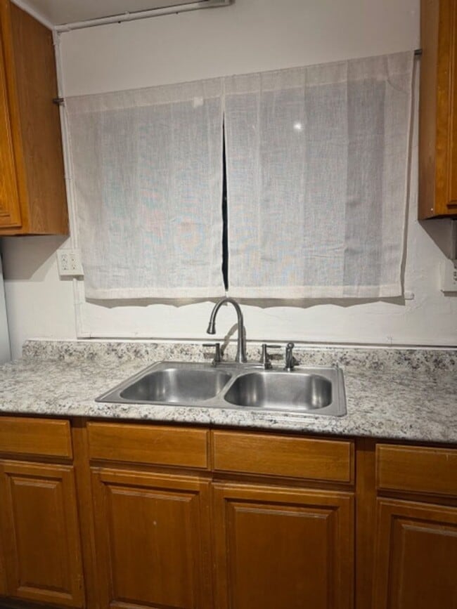 Building Photo - Fernleaf Unit 1165 Fernleaf - Back house