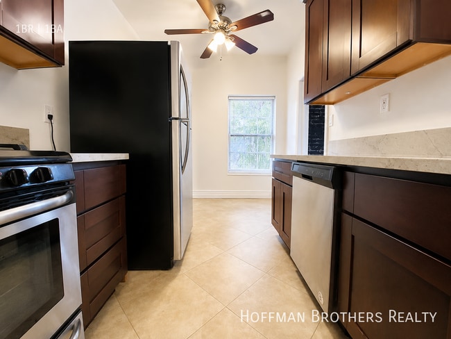 Photo - 800 N Las Palmas Ave Unit 107