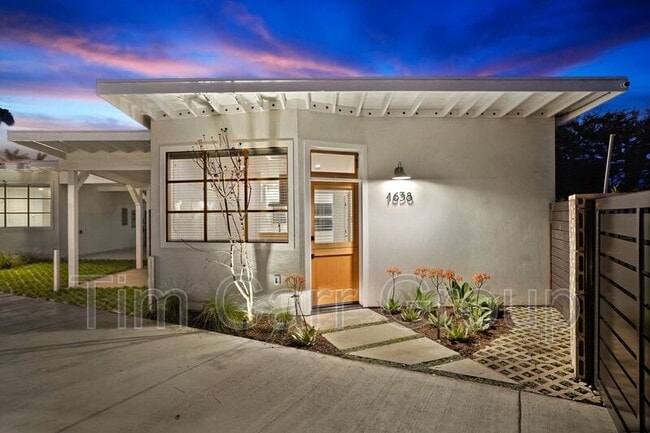 Building Photo - 1638 Santa Ana Ave