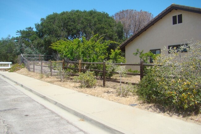 Photo - 3bd/2bath home in Vandenberg Village, Lomp...