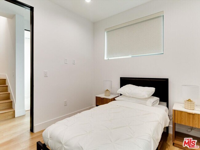 Photo - 2815 1/2 Redondo Blvd