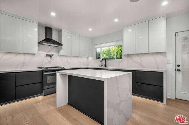 Photo - 9343 W Olympic Blvd