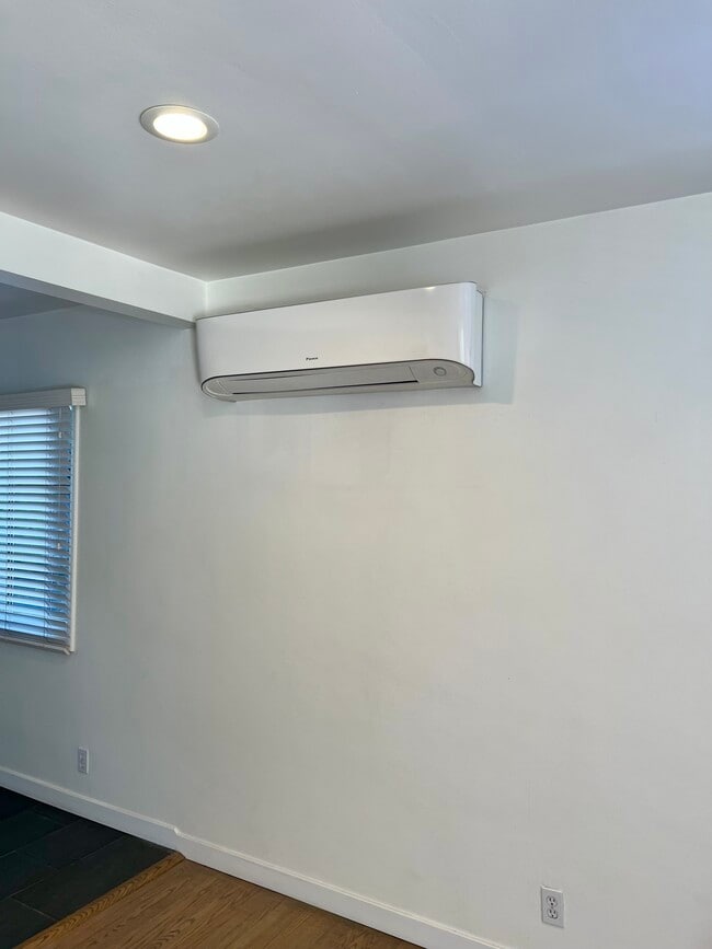 Living room/ mini split - 3466 Glendon Ave Unit #2